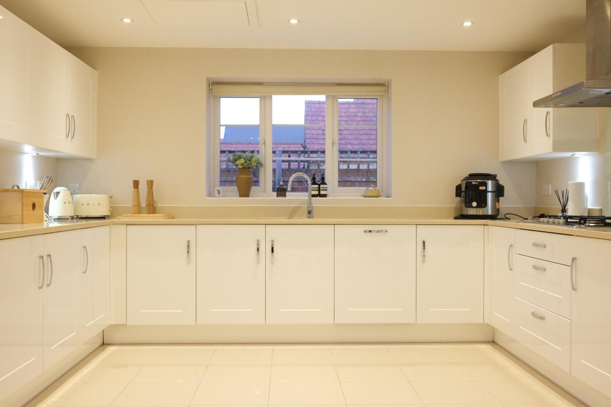 Luxury 6-Bedroom House 5 Minutes From Bicester Village Shopping Outlet 체스터톤 외부 사진